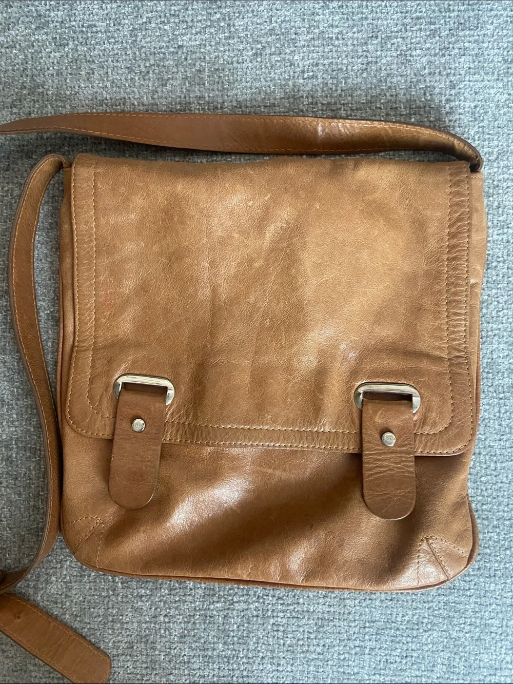Lazaro everyday shoulder